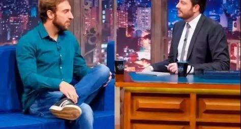 "Piada não foi único motivo da demissão de Léo Lins do SBT" diz Danilo Gentili