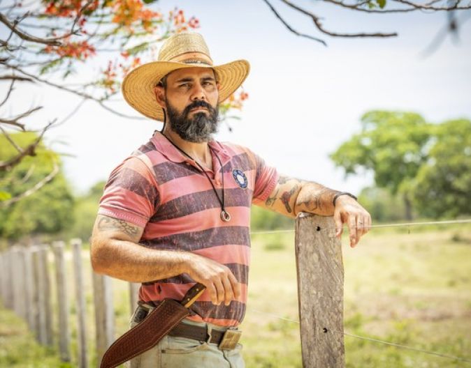 Juliano Cazarré detalha como será a cena de castração de Alcides em "Pantanal"