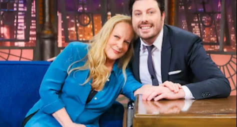 Lucinha Lins relata fatos marcantes da carreira a Danilo Gentili nesta quarta