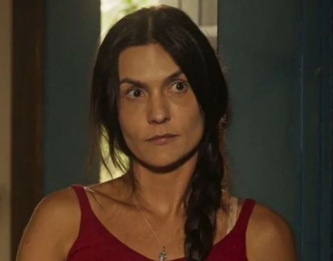 Paula Barbosa, a Zefa de "Pantanal", revela emoção em atuar na novela do avô 