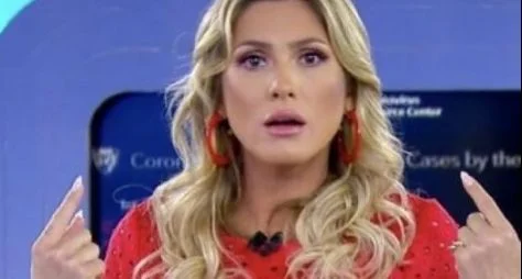Luciano Huck insistiu para que Globo contratasse Lívia Andrade para programa 
