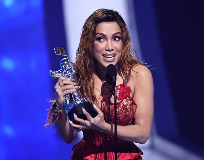 Anitta vence VMA de "Melhor Clipe de Música Latina" com Envolver