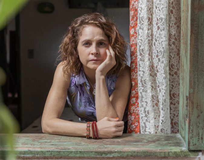 Após sete anos, Drica Moraes retorna às novelas em Travessia
