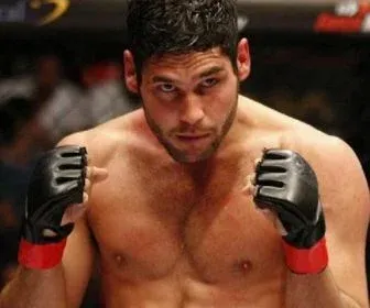 Dudu Azevedo será Rodrigo Minotauro em série da Paramount+