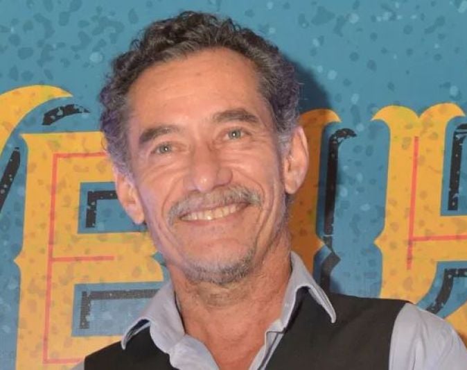 Chico Diaz será pai de filho Sophie Charlotte e Leticia Colin em "Todas as Flores"