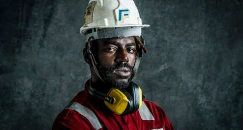 Jonathan Azevedo recorda bastidores da série "Ilha de Ferro"