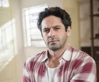 Ex-Globo, João Baldasserini fará a nova novela do SBT "A Infância de Romeu e Julieta"