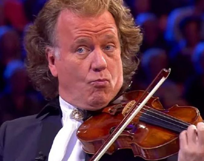 SBT troca sessão de filmes por shows de orquestra do maestro francês André Rieu 