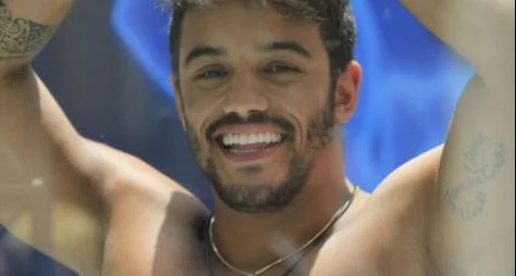 Ex-Casa de Vidro, André Coelho brinca como seria no BBB: "Sairia cancelado'"