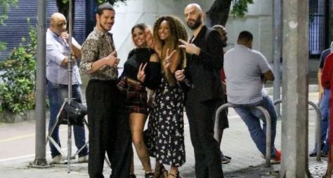 Elenco de 'Vai na Fé' grava cenas da novela no Centro do Rio de Janeiro