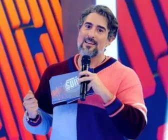 Marcos Mion celebra 23 anos da sua estreia como apresentador