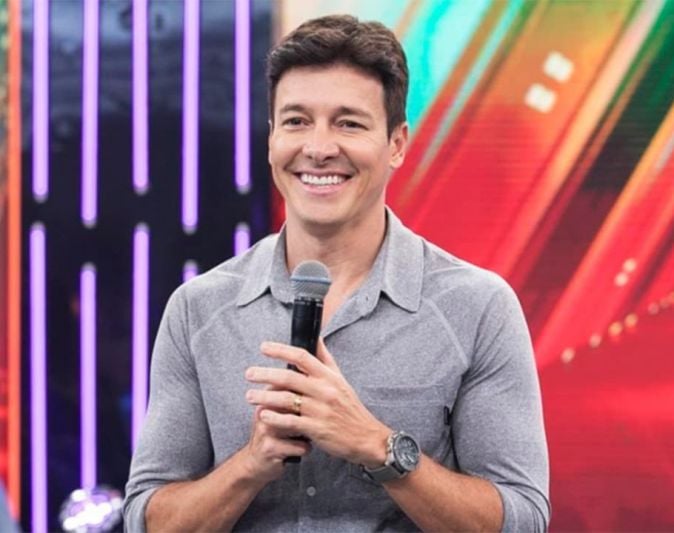 Record TV reduz salário de Rodrigo Faro pela metade
