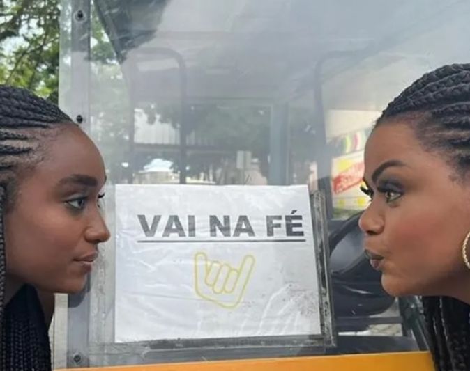 "Vai na Fé": Dhara Lopes e Carla Cristina Cardoso se divertem nos bastidores