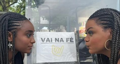 "Vai na Fé": Dhara Lopes e Carla Cristina Cardoso se divertem nos bastidores