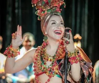 Priscilla Alcantara vive Carmem Miranda em "Amor Perfeito"