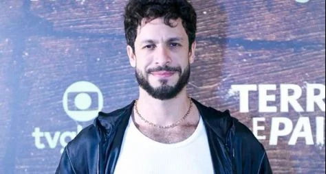 Terra e Paixão: Rainer Cadete garante muitos beijos na boca com Debora Ozório