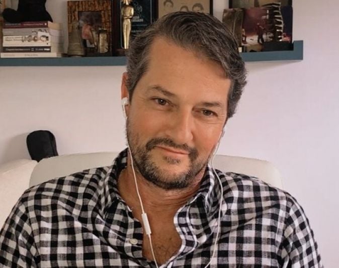 Após perder contrato com a TV Globo, Marcelo Serrado negocia participação em novela da HBO
