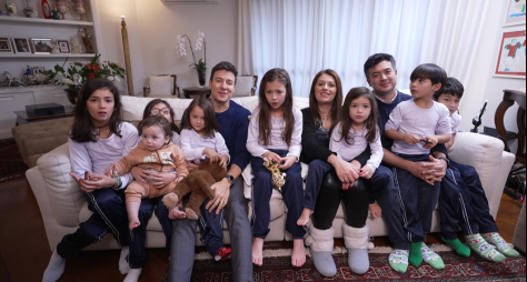 Na Record TV, Rodrigo Faro se diverte com família de doze filhos
