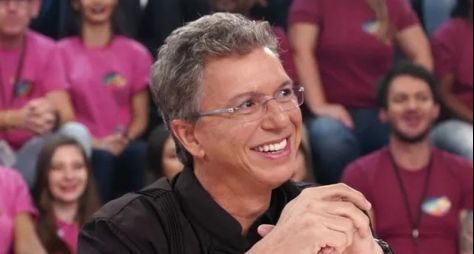 Boninho desenvolve novo reality show para a TV Globo. Trata-se de musical com confinamento!