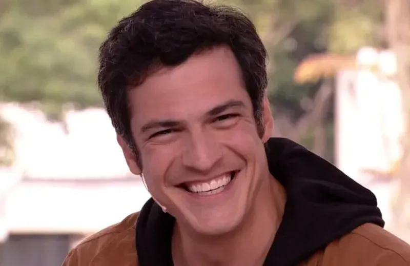 Mateus Solano acerta participação no remake de "Elas por Elas"