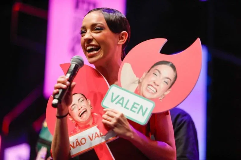 Tinder apresenta MTV Beija Sapo: Valentina Bandeira vai comandar reboot do sucesso dos anos 2000