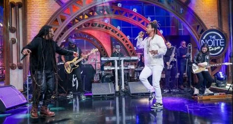 Marcelo Falcão e Toni Garrido celebram parceria inédita no The Noite