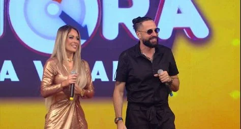 Cantor Latino ajuda casal a mudar de vida no quadro "Hora da Virada"