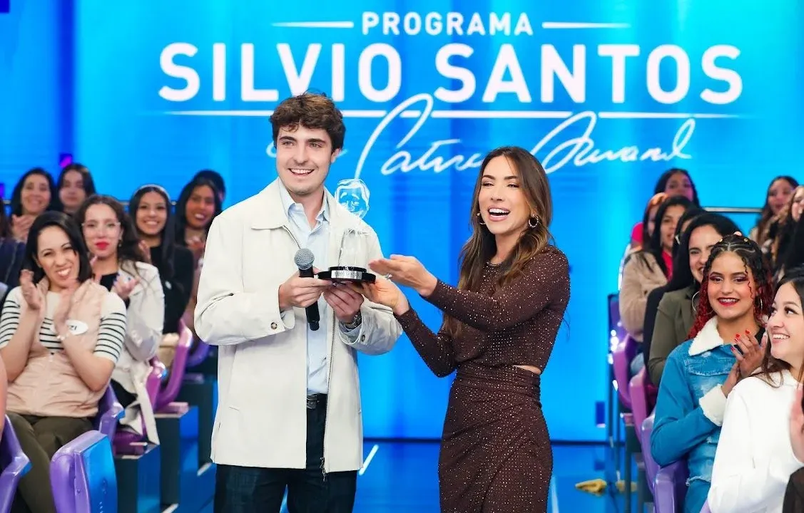 "Programa Silvio Santos com Patrícia Abravanel" recebe João Augusto, filho de Gugu