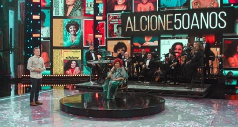 Alcione apresenta em um musical pra lá de especial no "Domingão com Huck"