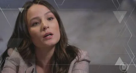 Ao Fantástico, Larissa Manoela expõe relação abusiva com os pais 