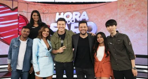 Thiago Servo, Gyselle Soares, a influencer Priscila Ju e o coreano Yang participam do "Hora do Faro"