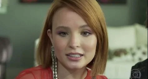 Larissa Manoela deve protagonizar o remake de "Renascer"