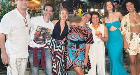 Elenco de "Amor Perfeito" se reúne em festa para celebrar reta final da novela