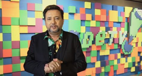 Geraldo Luís grava chamada para a estreia de seu programa na RedeTV!