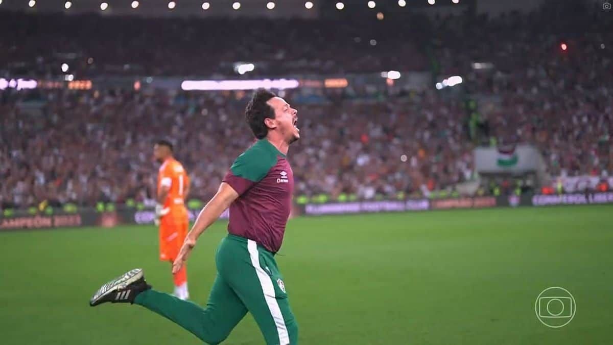 Diniz comemorando a vitória do Fluminense (Foto: Reprodução/Globo)