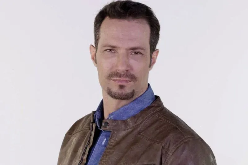 Fernando Pavão volta à Globo para formar par romântico com Nathalia Dil em "A Vovó Sumiu"