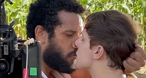 Diego Martins torce para que beijo entre Kelvin e Ramiro aconteça antes do último capítulo de "Terra e Paixão"
