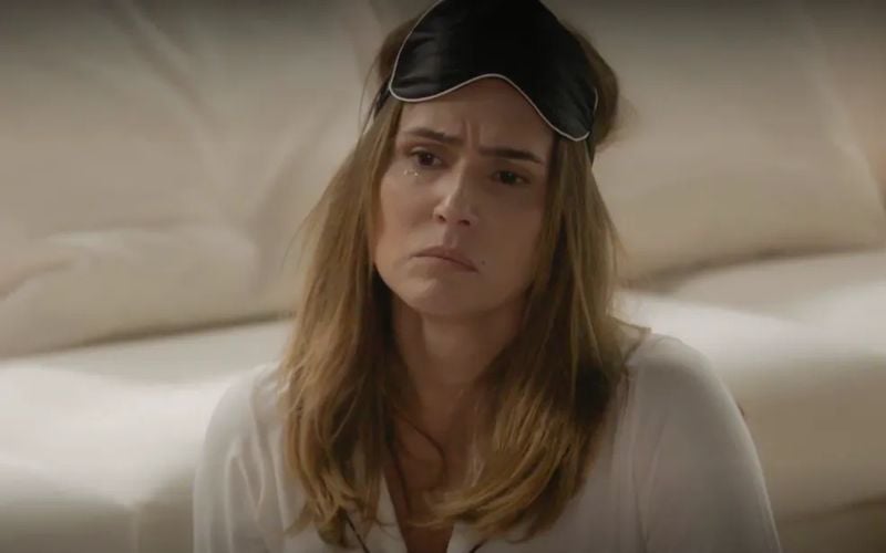 Deborah Secco chora em cena de Elas por Elas/Globo