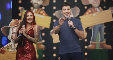 Alicia X e Lucas Souza encaram o time afiado de jornalistas no "A Fazenda - Última Chance"