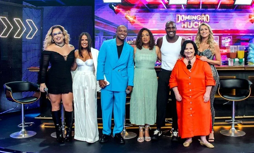 Thiaguinho e Gloria Groove se apresentam no "Domingão com Huck"