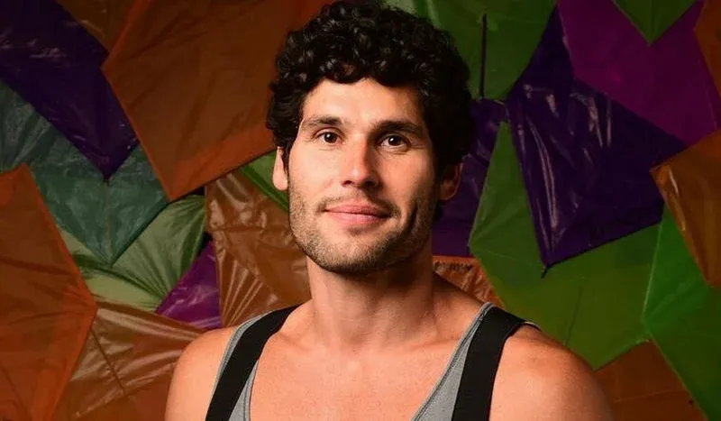 Dudu Azevedo dará vida a um cantor de pagode na série "Cosme e Damião quase Santos" do Multishow