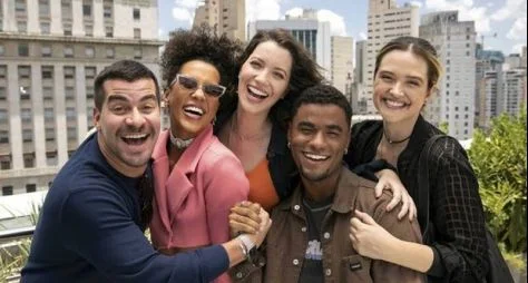 Thiago Martins, Ramille, Nathalia Dill, Isacque Lopes e Juliana Paiva prontos para filmarem "Família é Tudo"
