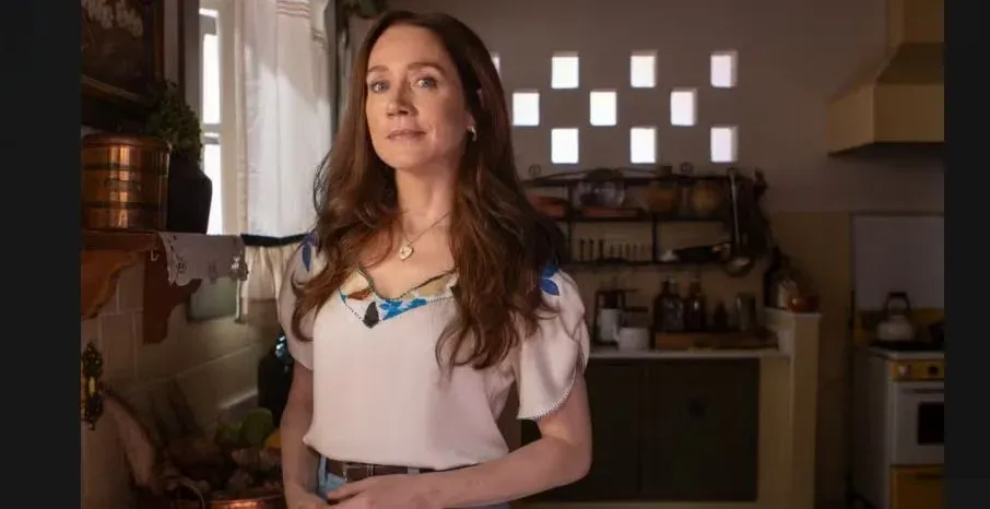 Camila Morgado caracterizada como Dona Patroa em "Renascer"