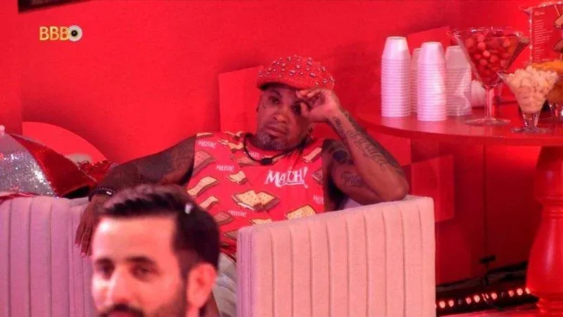Rodriguinho critica shows do BBB 2024 e fica sentado durante festa
