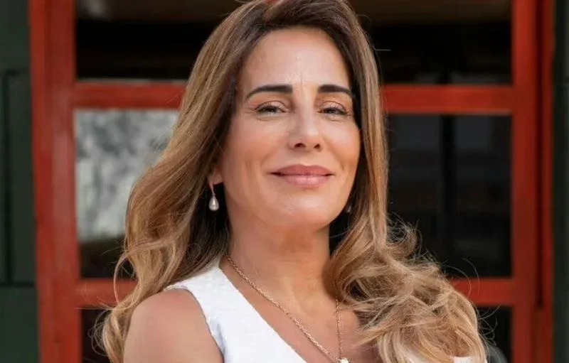 Gloria Pires é estimada para o elenco do remake de "Pai Herói", da HBO Max