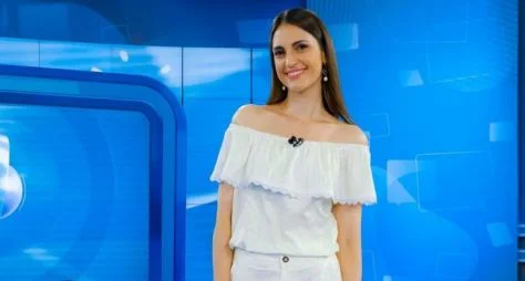 Chris Flores recusa convites e oficializa sua saída do SBT