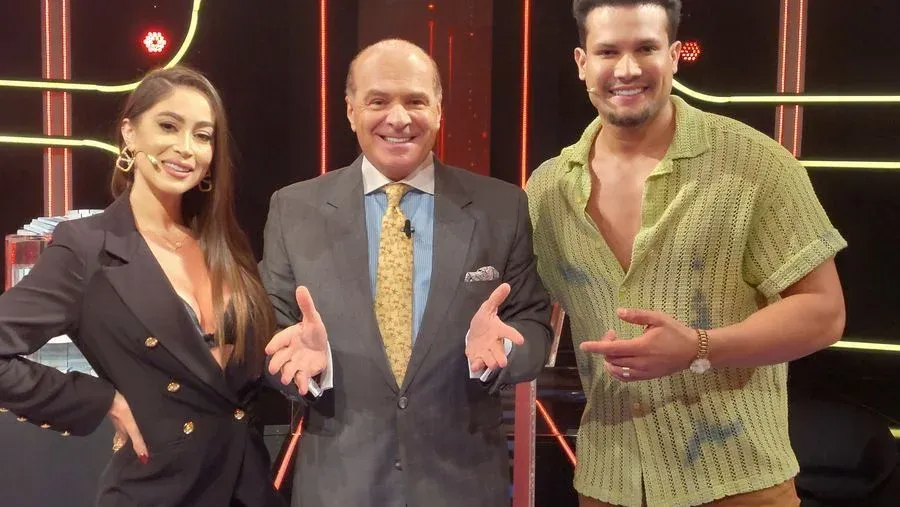 Israel Novaes e Carol Narizinho participam do "Mega Senha Power", da RedeTV!