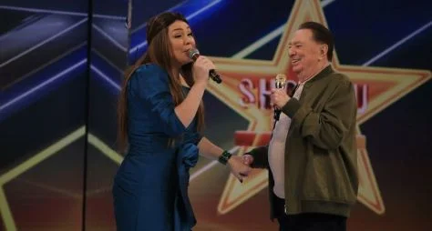 Simony chora ao falar de sua cura a Raul Gil no programa deste sábado: “recebi um milagre”