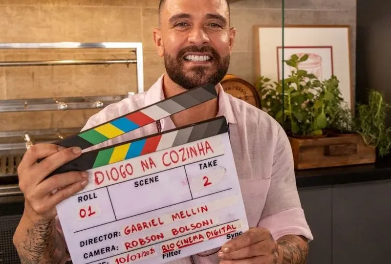Diogo Nogueira estreia como apresentador do GNT