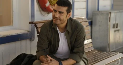 Caner Cinduruk é o aventureiro e misterioso Sarp Çeşmeli em “Força de Mulher"